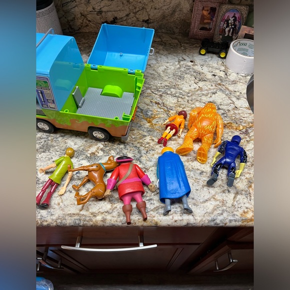 Scooby Doo figures and Ghost Patrol Mystery Machine - Picture 5 of 8